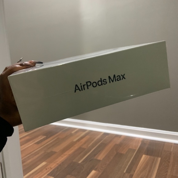 AirPods Max - Picture 3 of 3